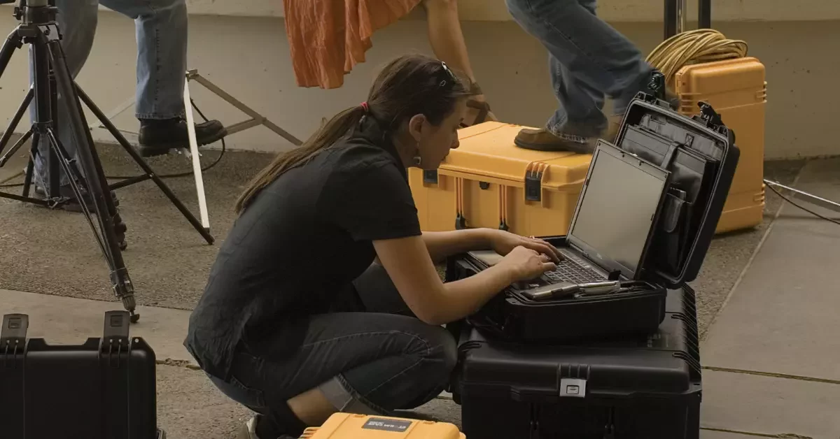 NAVIGATING TIGHT SHOOTING LOCATIONS WITH THE RIGHT EQUIPMENT CASES